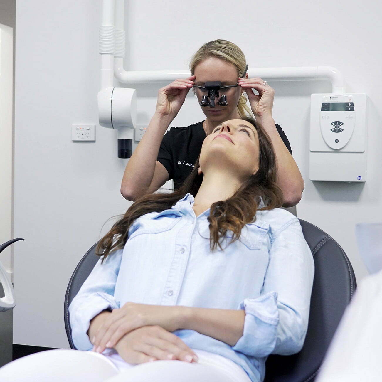 Dr Laura Smit preparing for patient in chair